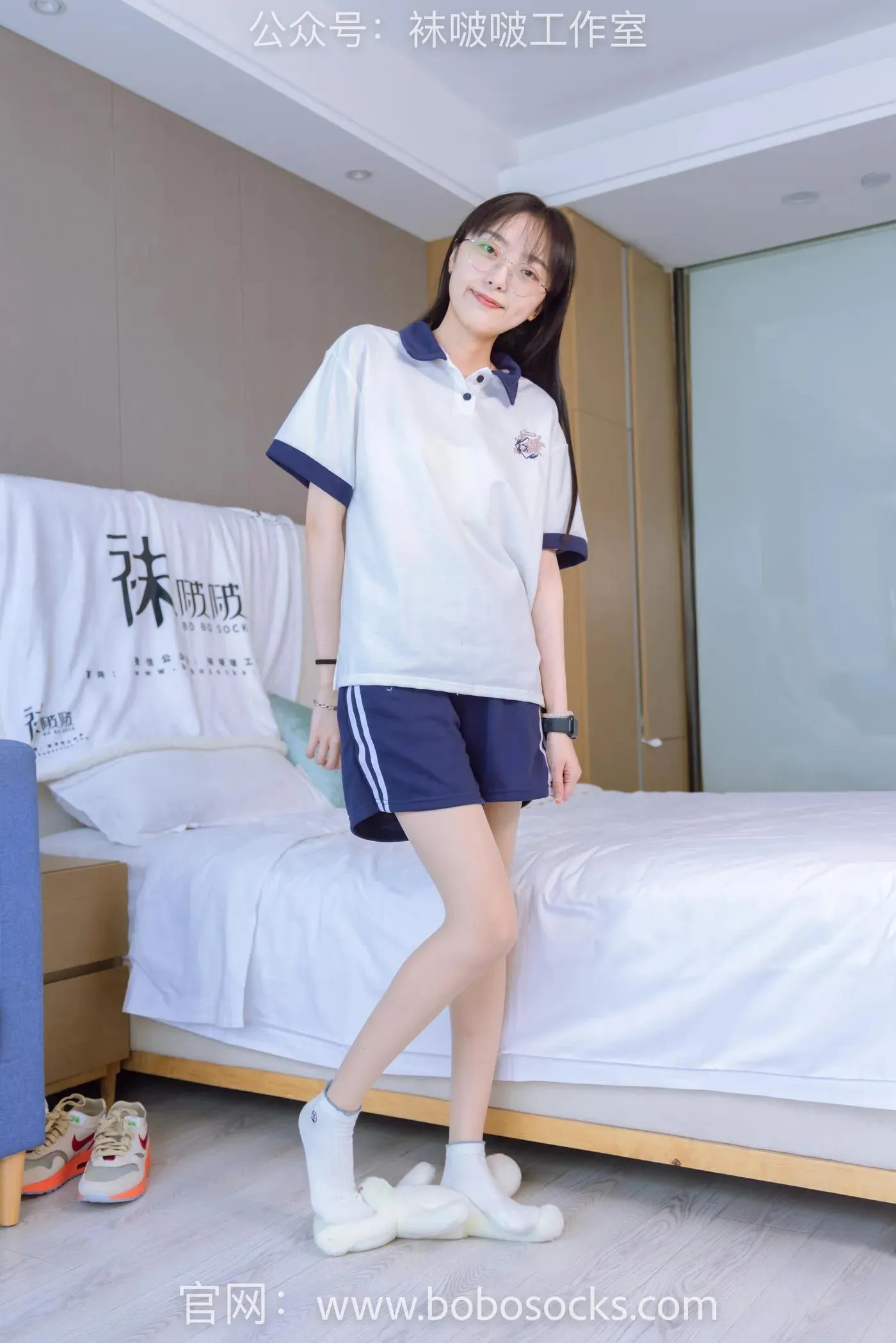 [BoBoSocks袜啵啵]NO.118 稚予-运动鞋、白棉袜、肉丝、踩小熊玩偶 [140P]插图2